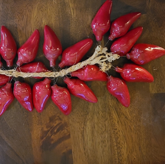 Vintage String of Chili Peppers - Picture 3 of 8